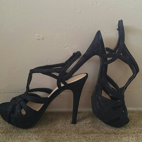 GUESS Krestina Platform Heels - Picture 5 of 8