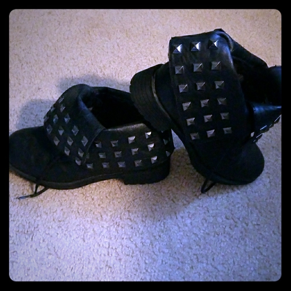 Booties never worn but no tags.