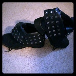 Booties never worn but no tags.