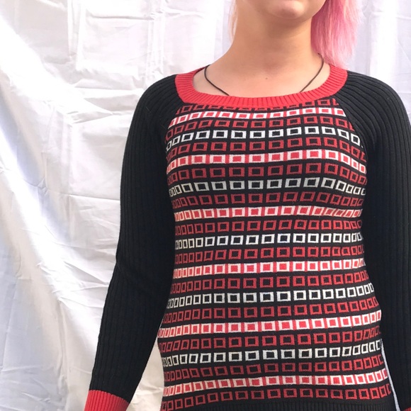 Red square pattern sweater - Picture 2 of 3