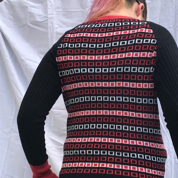 Red square pattern sweater - Picture 3 of 3
