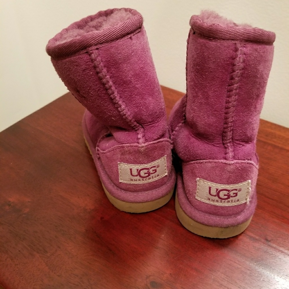 Toddler UGGS size 7