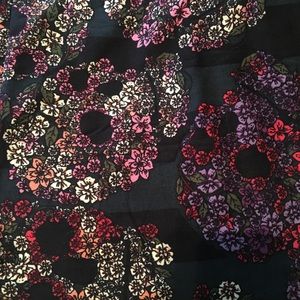 SOLD🎀 Lularoe floral skull leggings