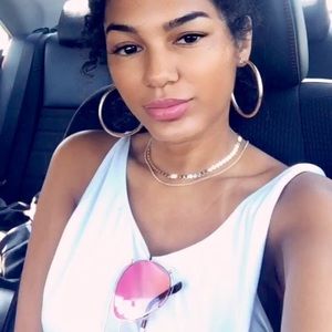 Meet your Posher, Esmeralda