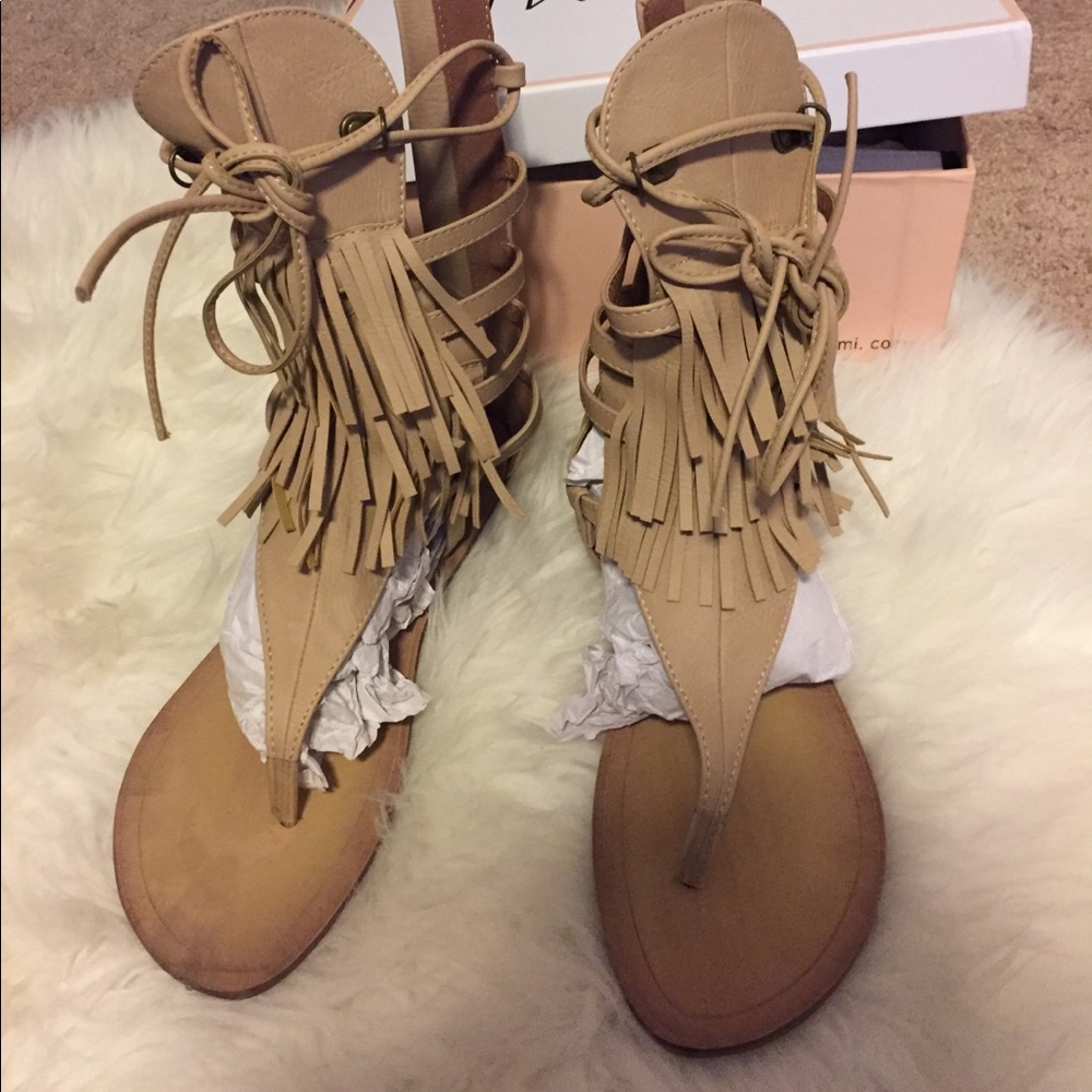 Cute Boho Fringe Sandal!!