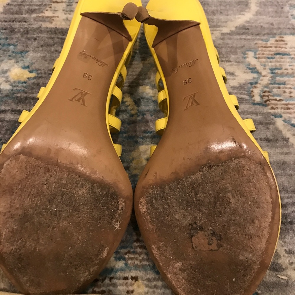 Louis Vuitton yellow sandals size 39 - Picture 3 of 4