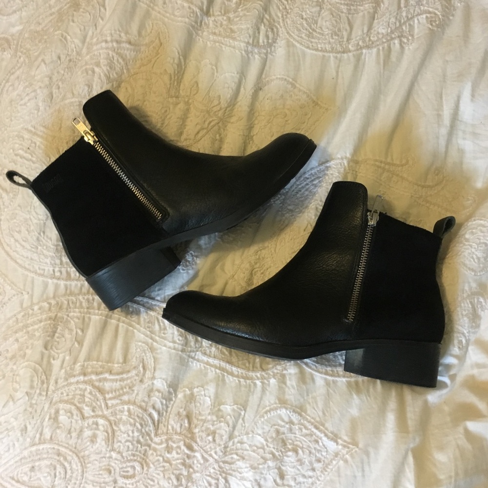 COUGAR BLACK ZIP UP BOOTIES