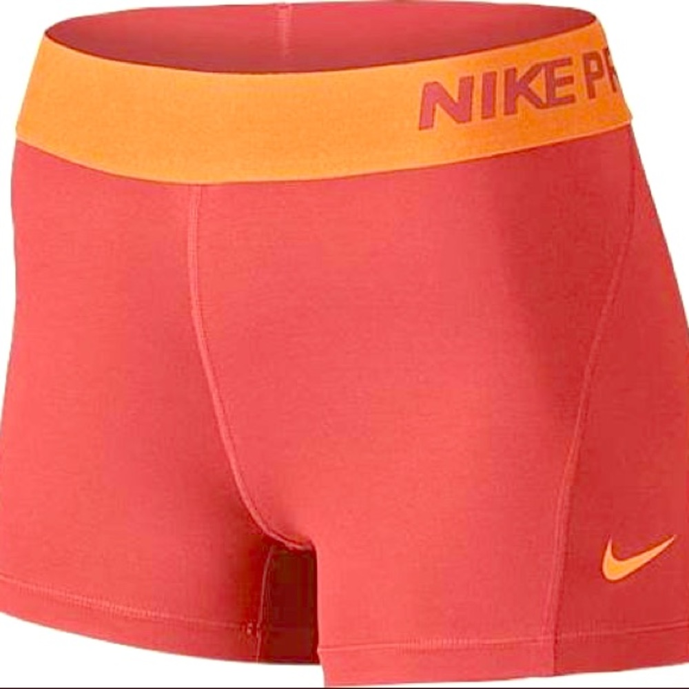 🍑 Nike Pro Dri Fit compression shorts 🤸🏾‍♀️