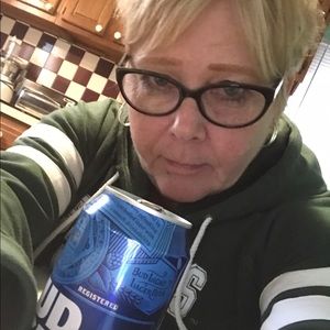 Meet your Posher, Liz