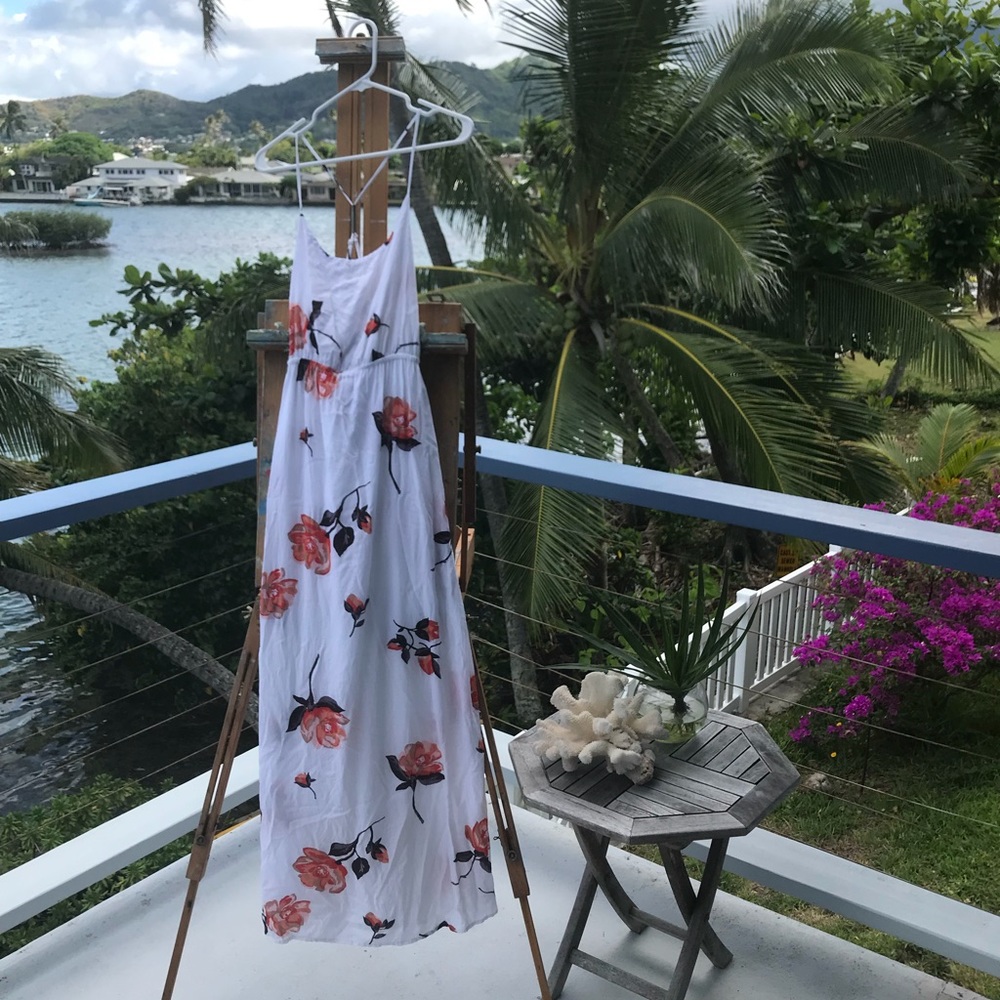 Beautiful flowy floral maxi dress 🌺 Volcom