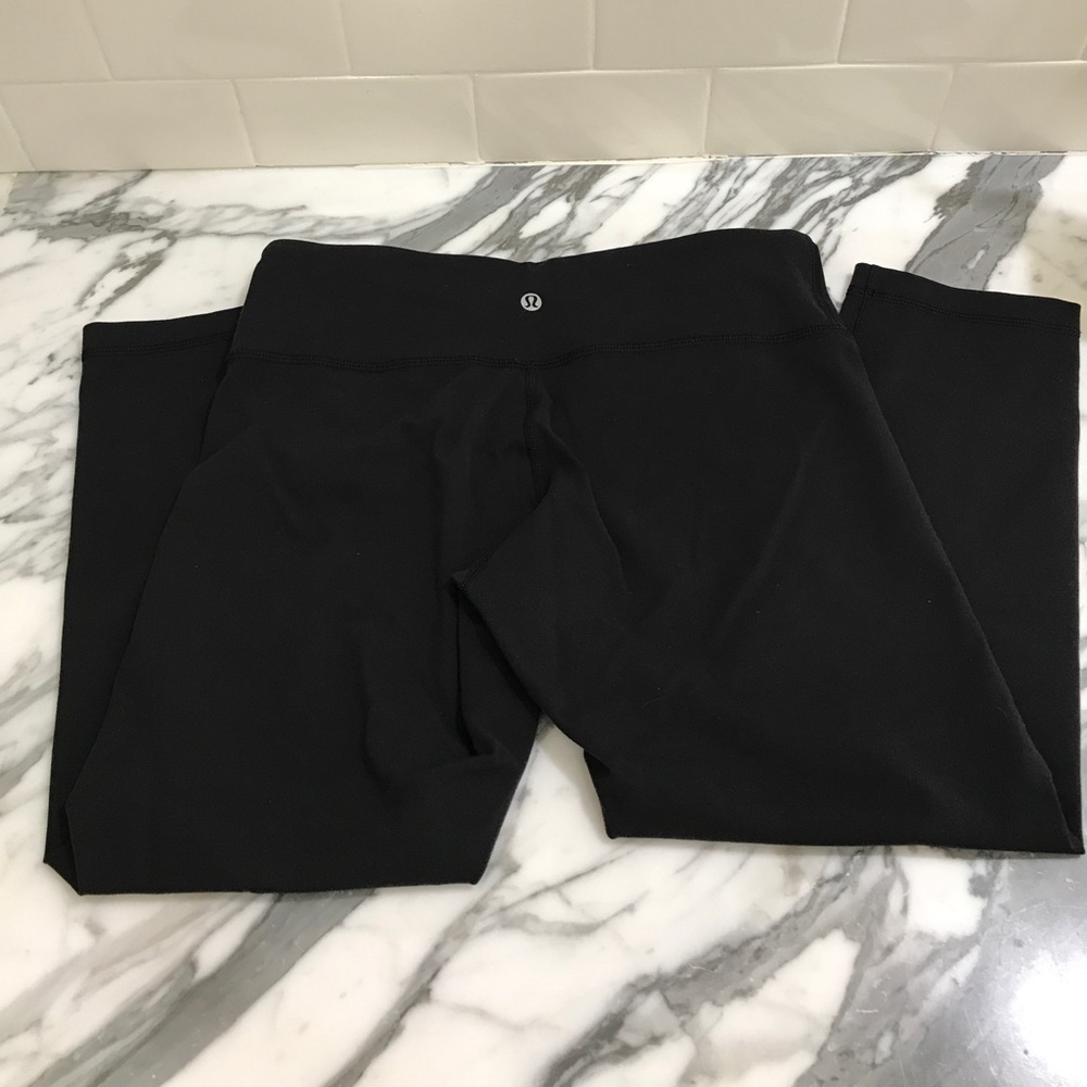Lululemon plain black cropped leggings 8