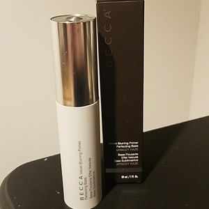 Becca velvet blurring primer