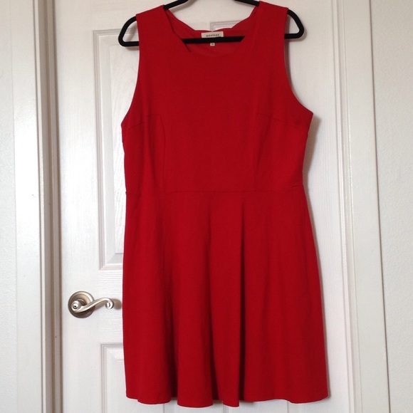 Monteau Dresses & Skirts - EUC red shift dress