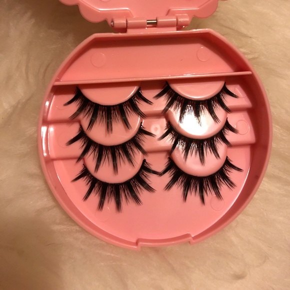 β¨ Gorgeous set of 3 faux mink lashes π - Picture 2 of 4
