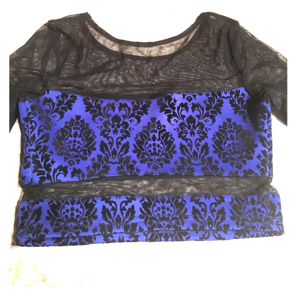 💙Velvet print crop top 💜 Never worn 💙