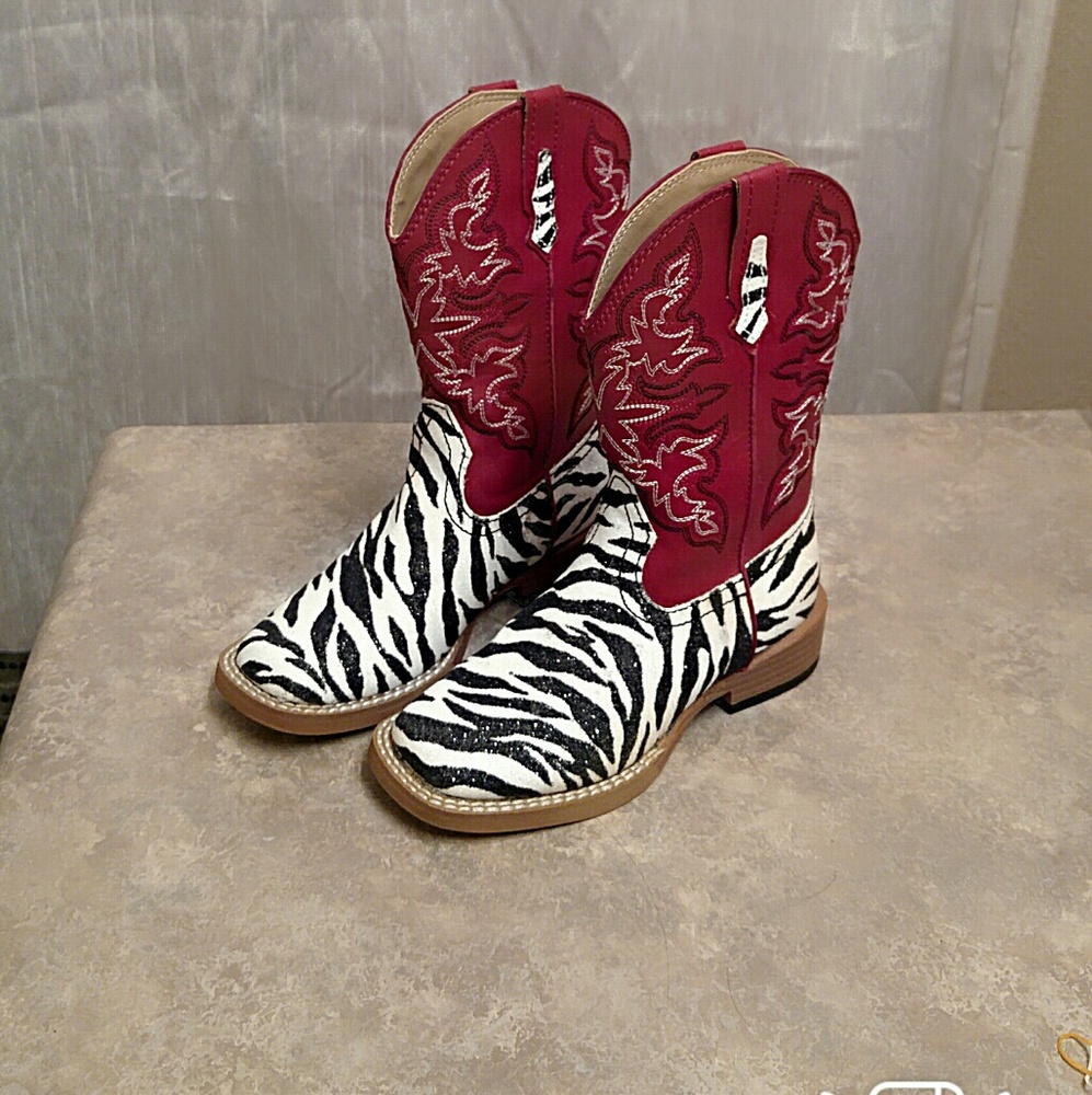 **SOLD**NWOT Glitter cowgirl boots