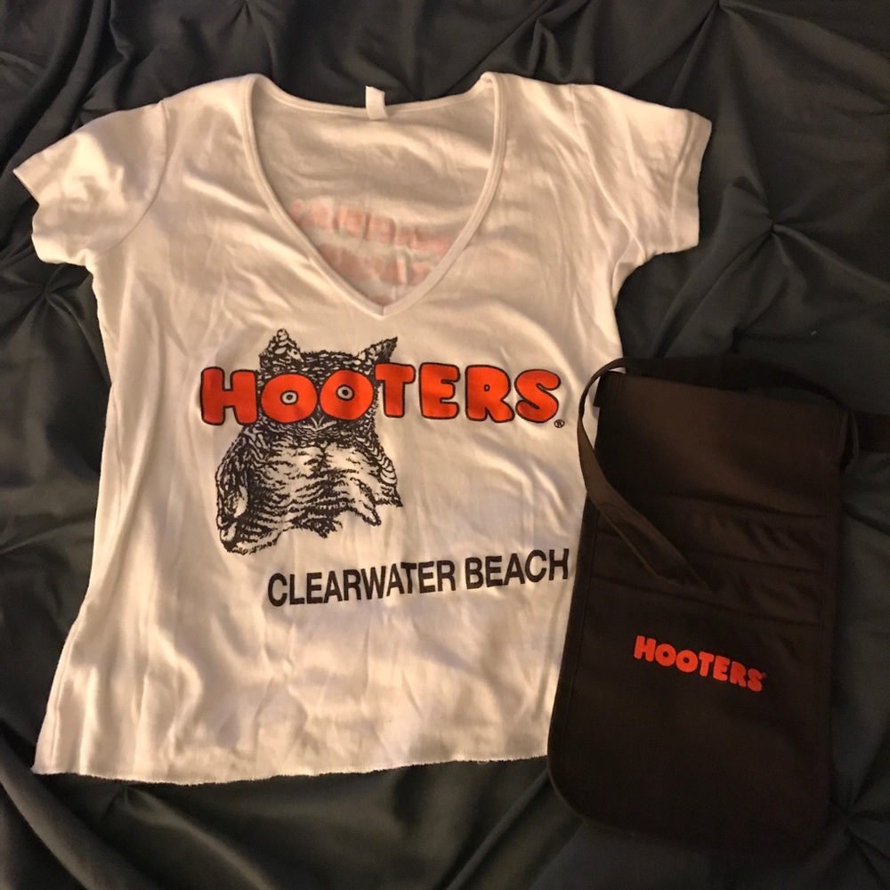 Hooters shirt & money pouch