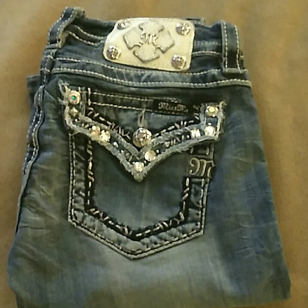 Miss Me Signature/Cuffed Capri