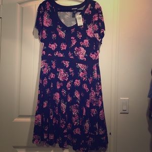 Plus size dress from Hot Topic .