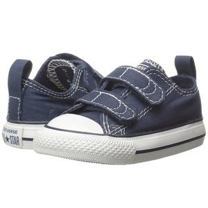 CONVERSE Chuck Taylors Size 7- Like New Condition