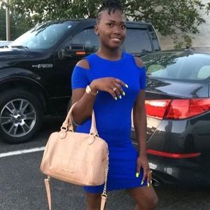 Meet your Posher, Laura