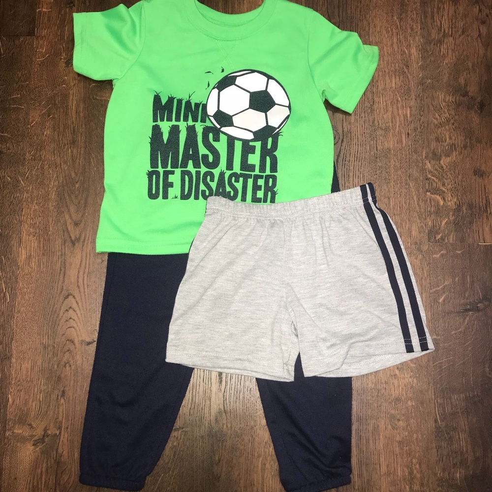 3 for $10 🔹 CARTER’S 3 piece pajama set. 4T