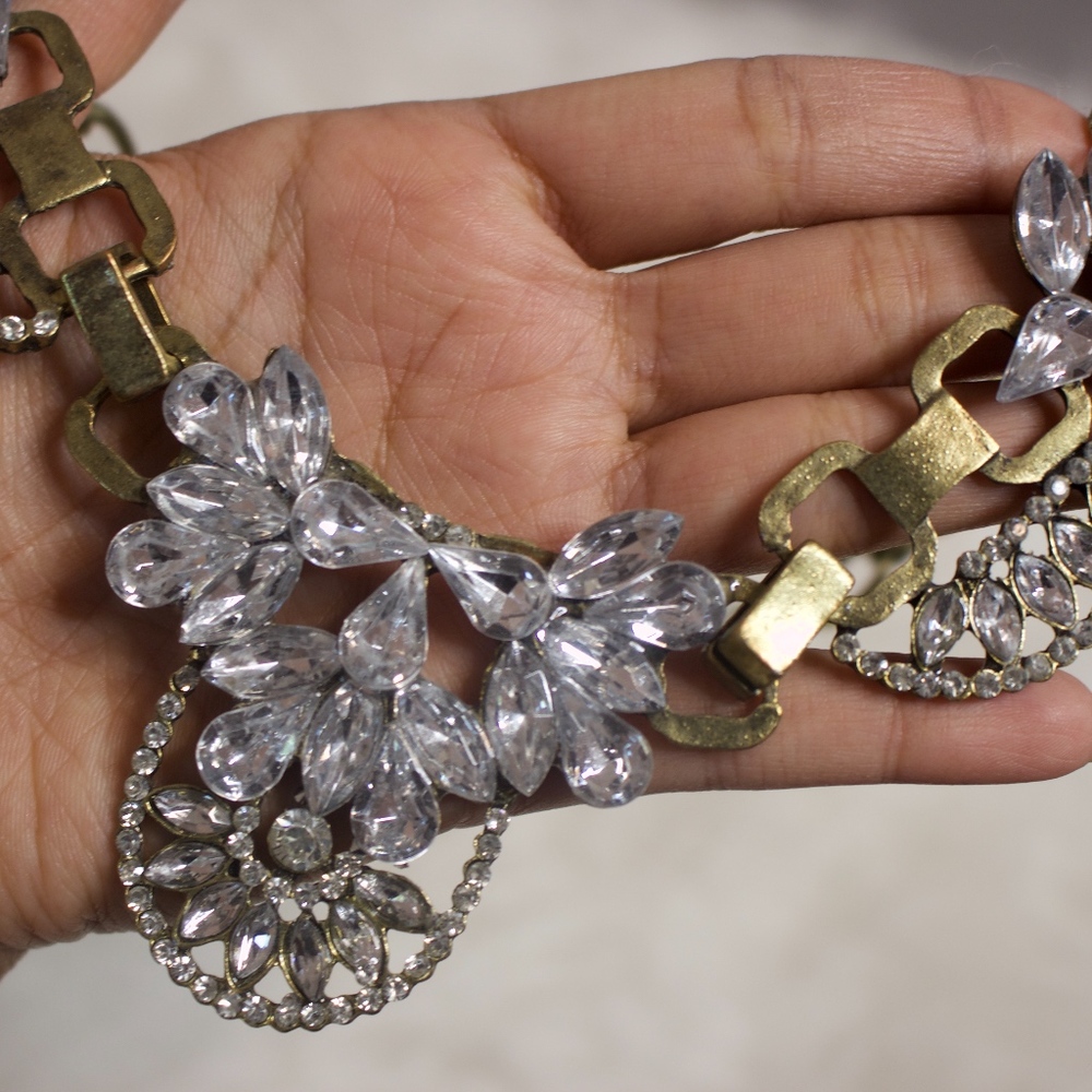 Statement Necklace Gold - Picture 2 of 3