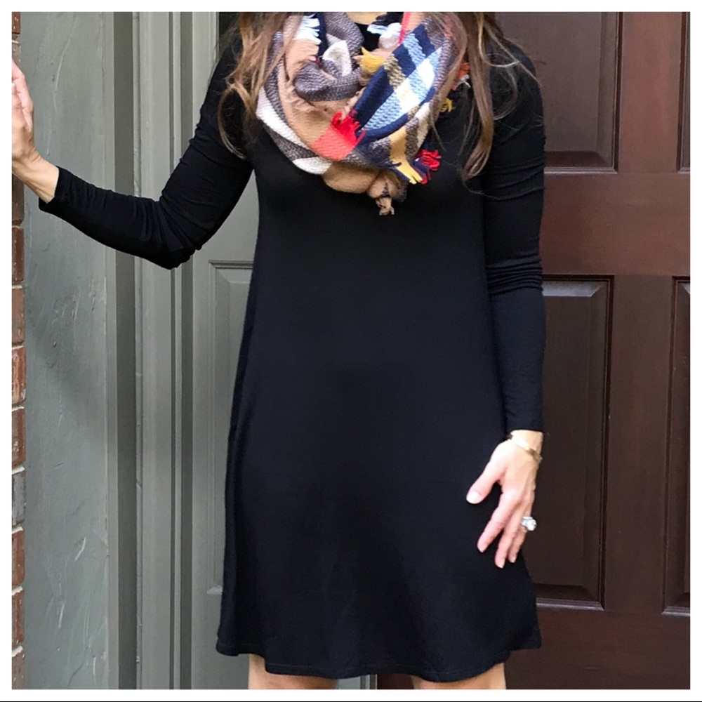 ✨LAST ONE  ✨High neck black swing dress - Picture 3 of 6
