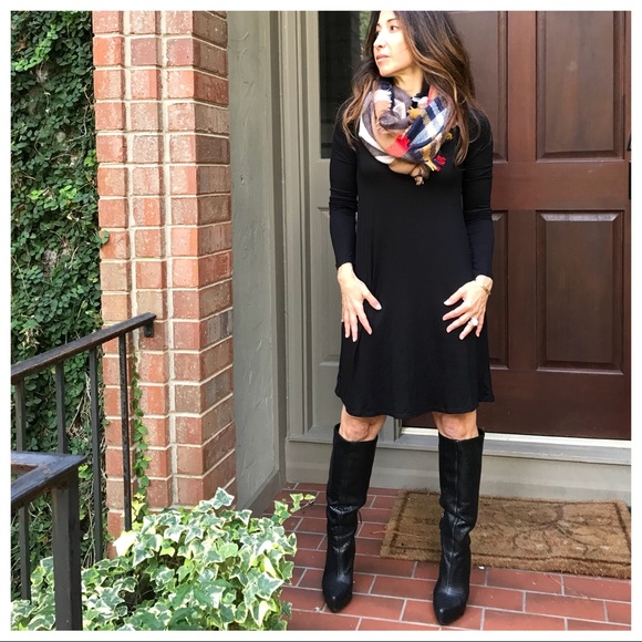 ✨LAST ONE  ✨High neck black swing dress - Picture 2 of 6