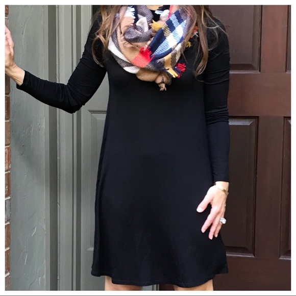 ✨LAST ONE  ✨High neck black swing dress - Picture 3 of 6