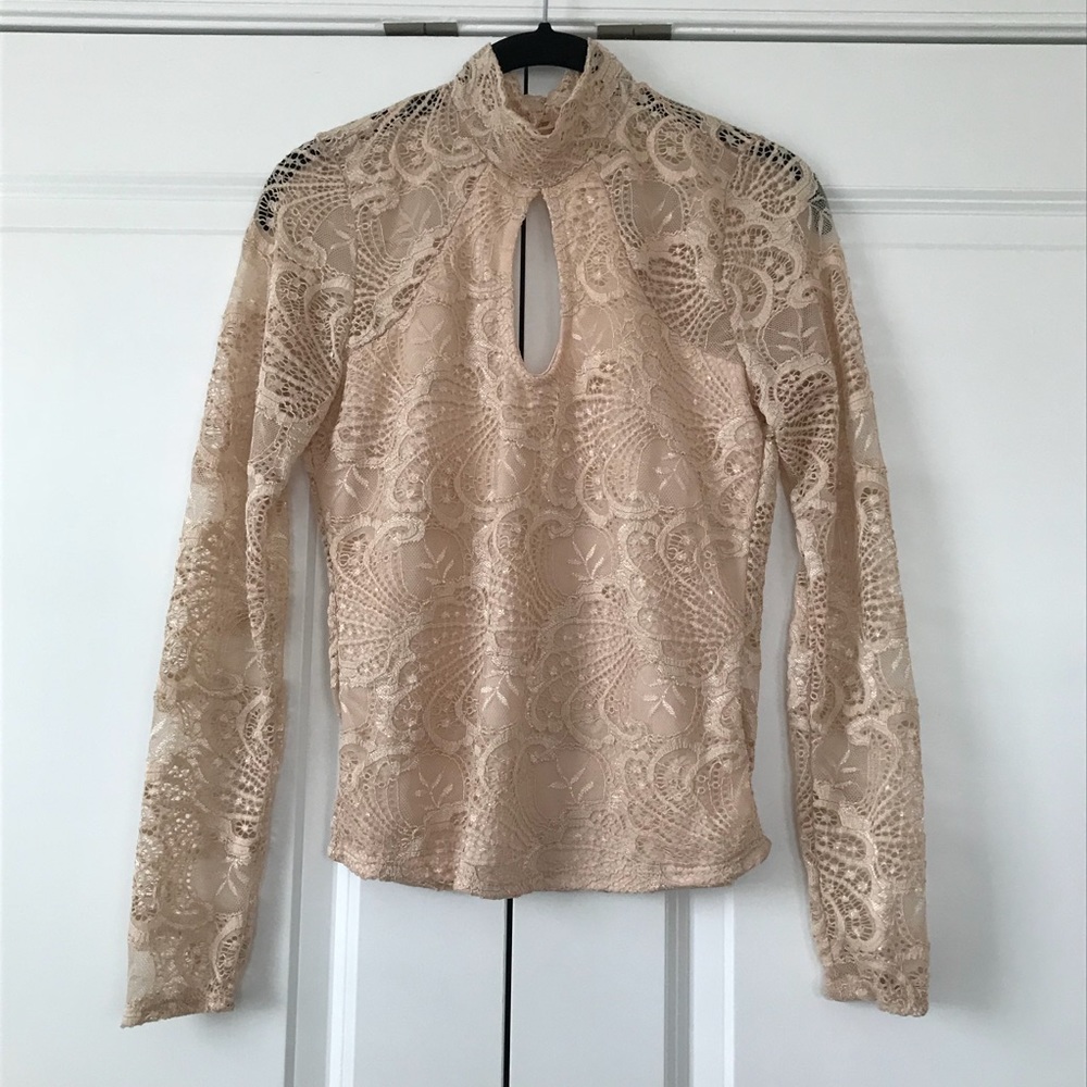 Keyhole mockneck long sleeve top