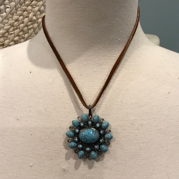 Jewelry - VINTAGE FASHION NECKLACE
