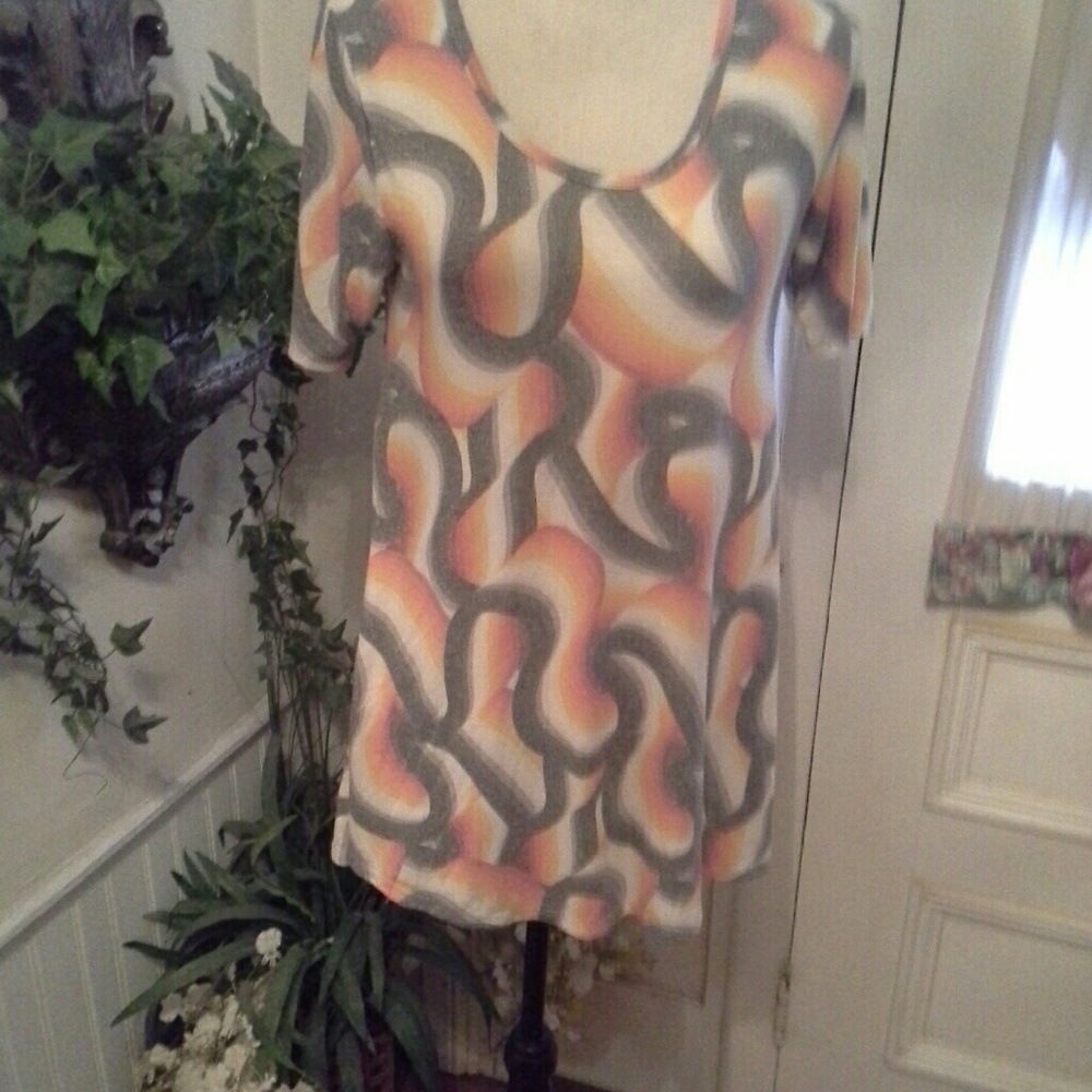 LulaRoe gray print perfect -- t size  xxs