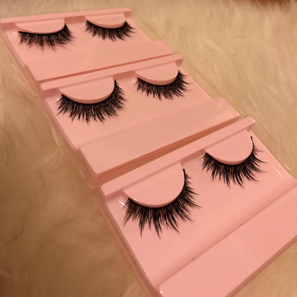 ✨ Gorgeous Wispy Lashes Set of 3