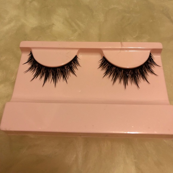 ✨ Gorgeous Wispy Lashes Set of 3 - Picture 3 of 3