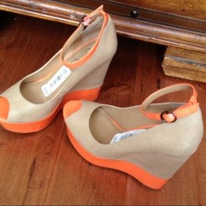 Jessica Simpson heel! 👠