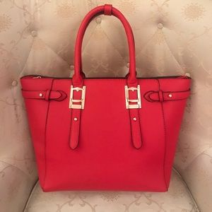 Medium-Sized, Sassy Red Handbag!