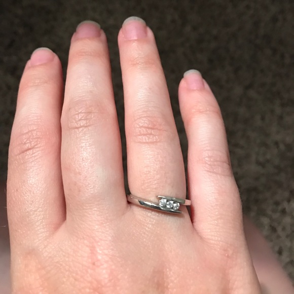 small 3 stone diamond rings