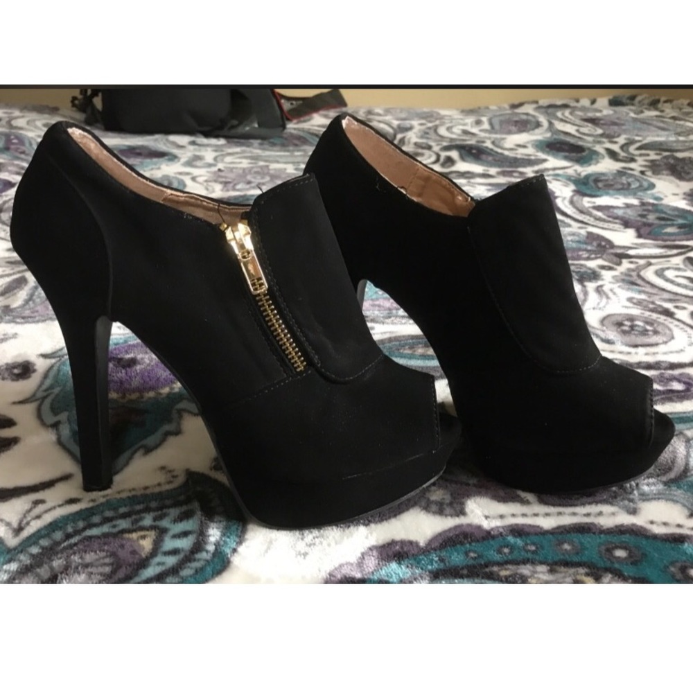 Rue 21 suede heels