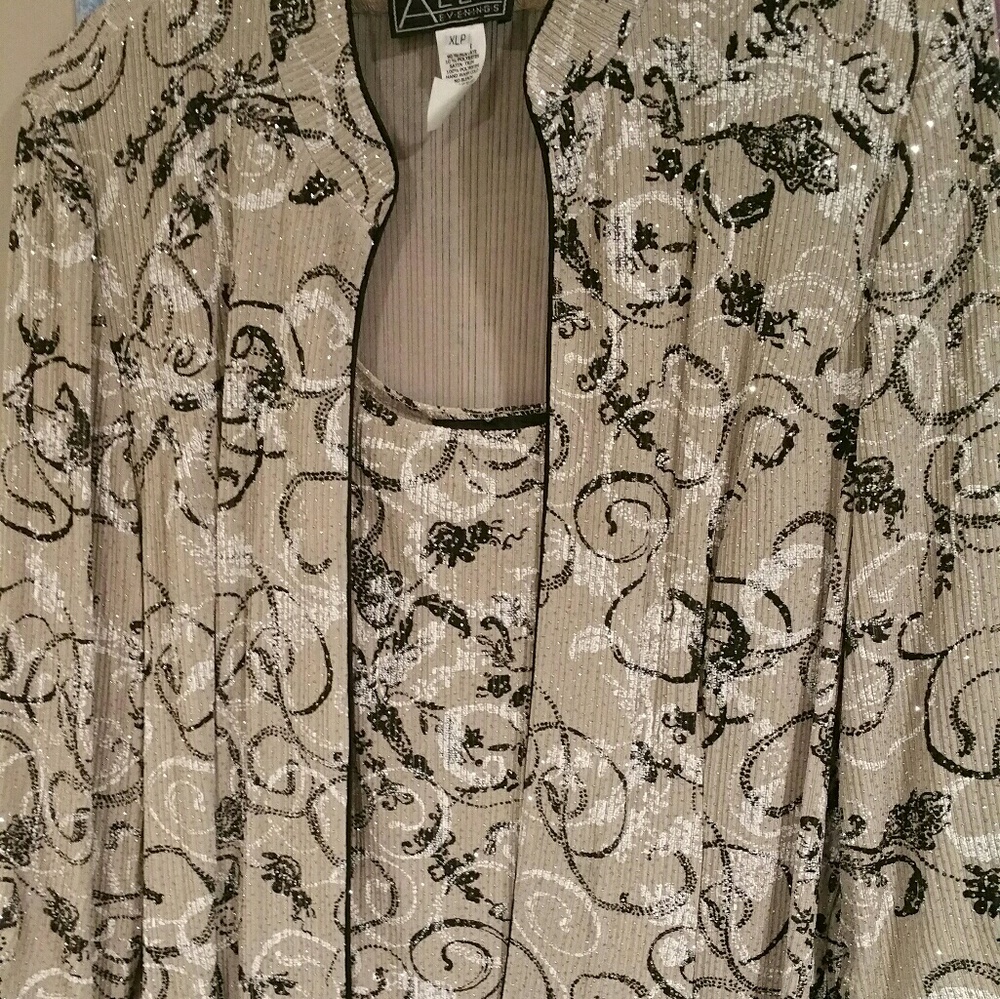 Matching Top & jacket, beige, black, white