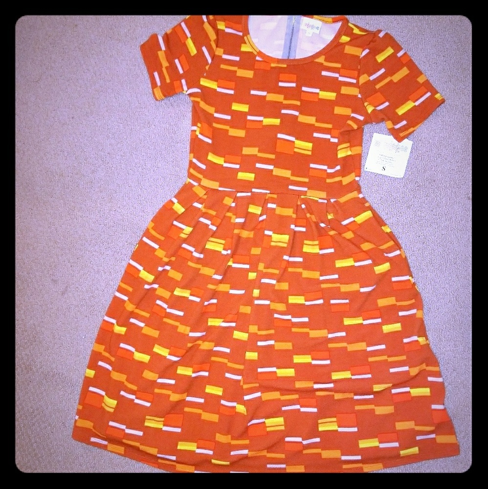 Small LuLaRoe Amelia