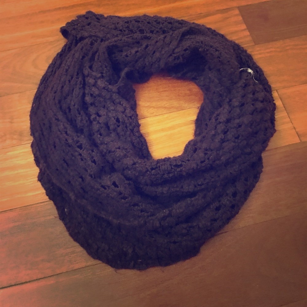 knitted purple scarf - Picture 1 of 1
