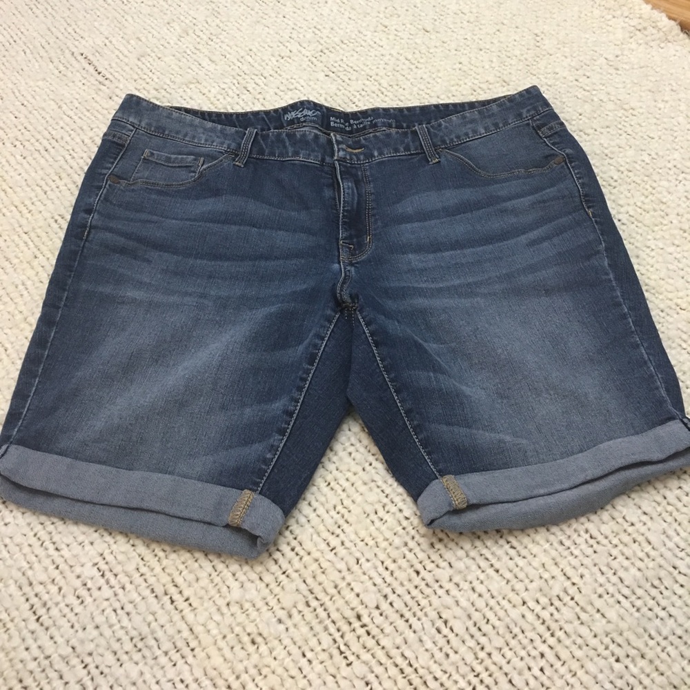 Sz 16 Bermuda denim shorts