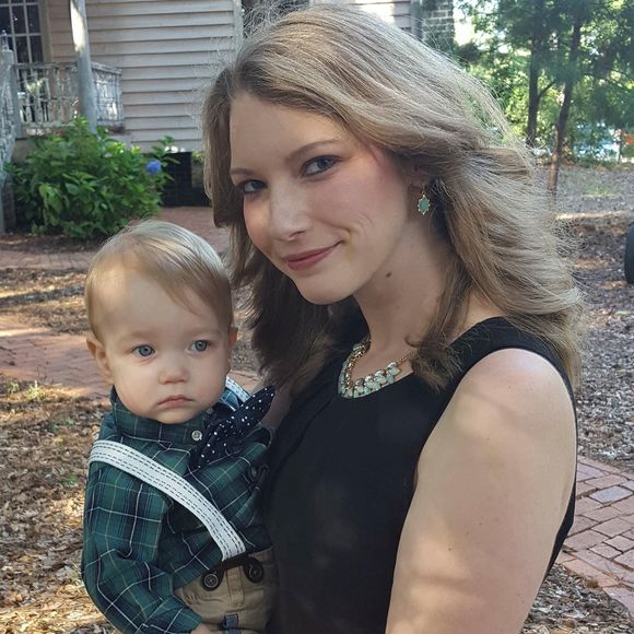 Meet your Posher, Jessica - Picture 1 of 1