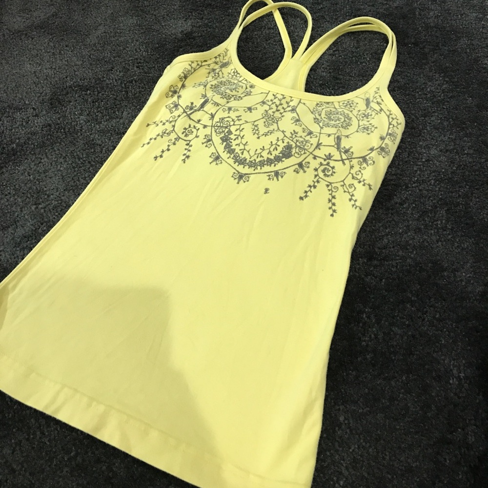 Cute yellow work out top!