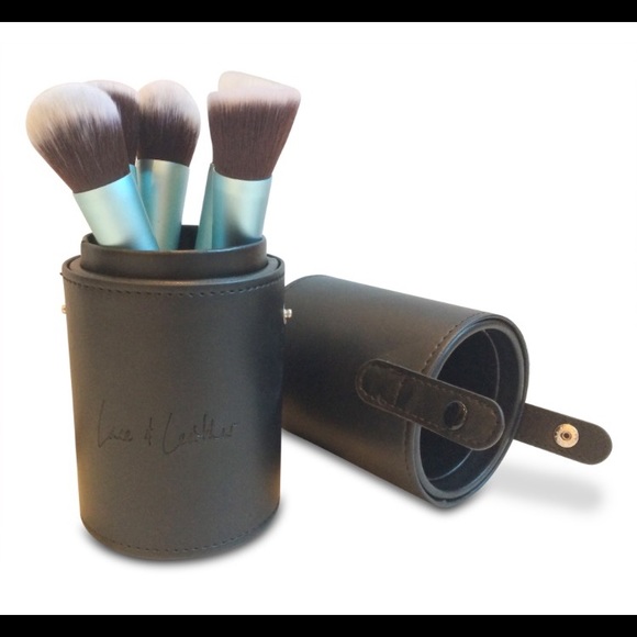 Professional Kabuki Makeup Brush Set Travel Case - Picture 3 of 5
