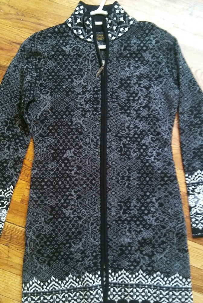 Elegant full zip merino wool sweater