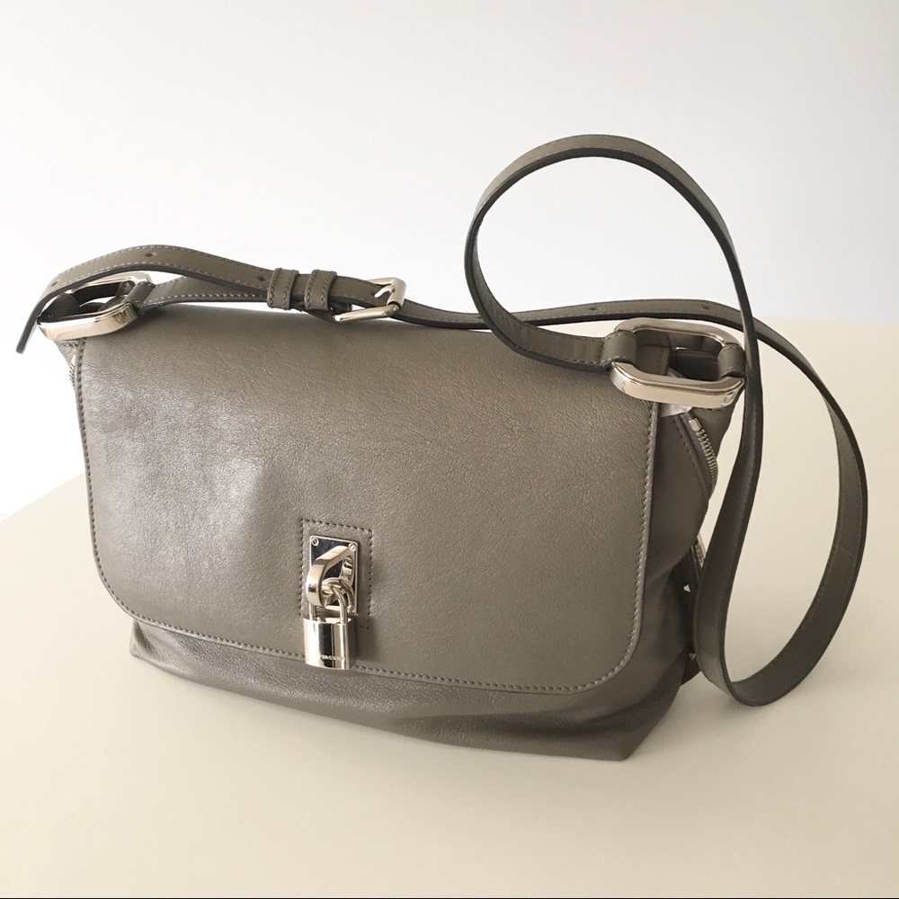 NWOT Marc Jacobs grey shoulder bag 💼 🔥HP + PM🔥