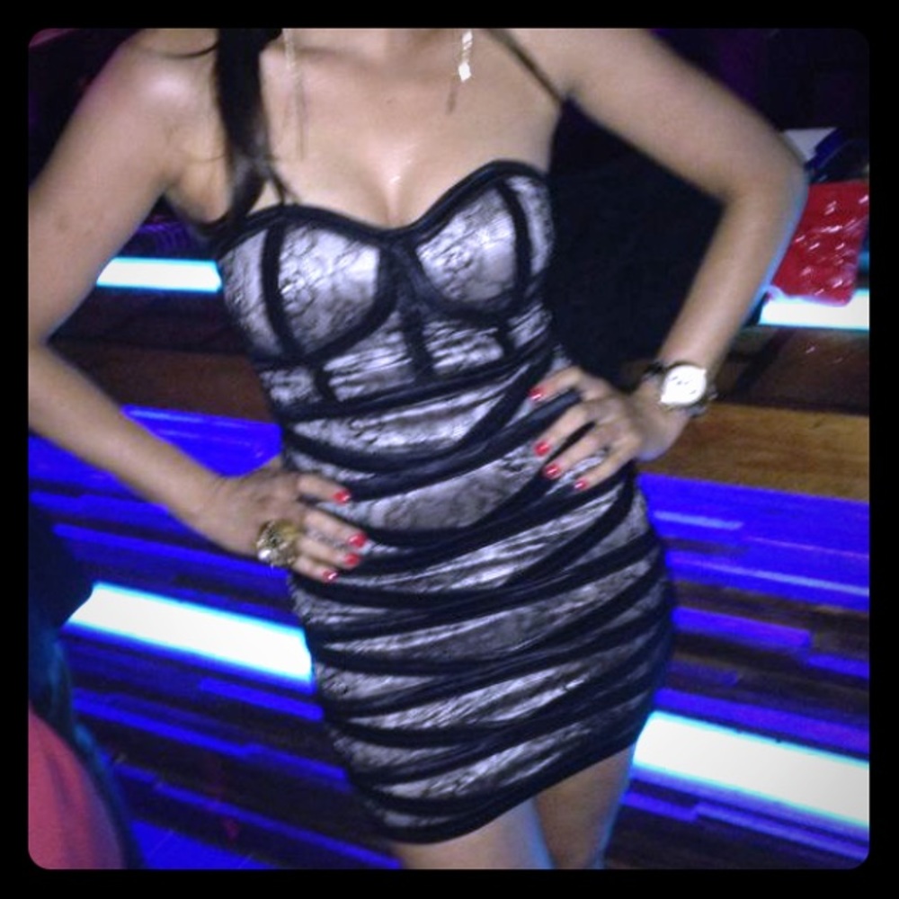 2B BEBE Lace tube mini dress