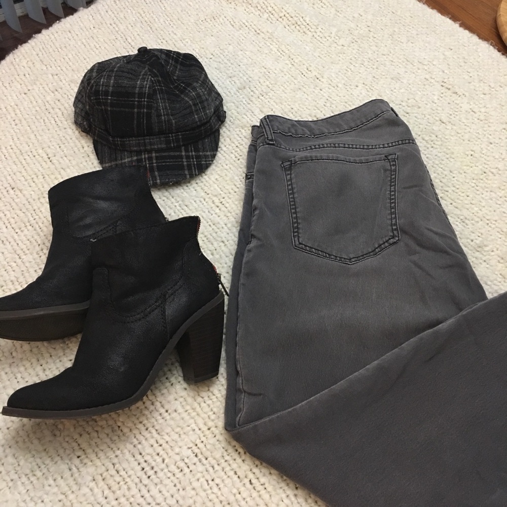Gray Old Navy skinny jeans
